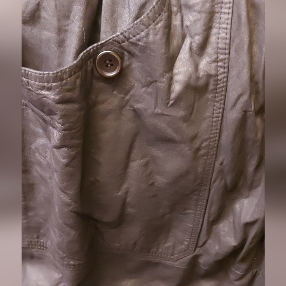 Chic Black Midi Skirt - Picture 4 of 12